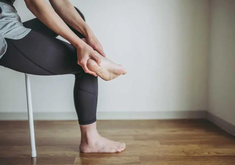 Avoid walking if heel pain causes you to limp with each step