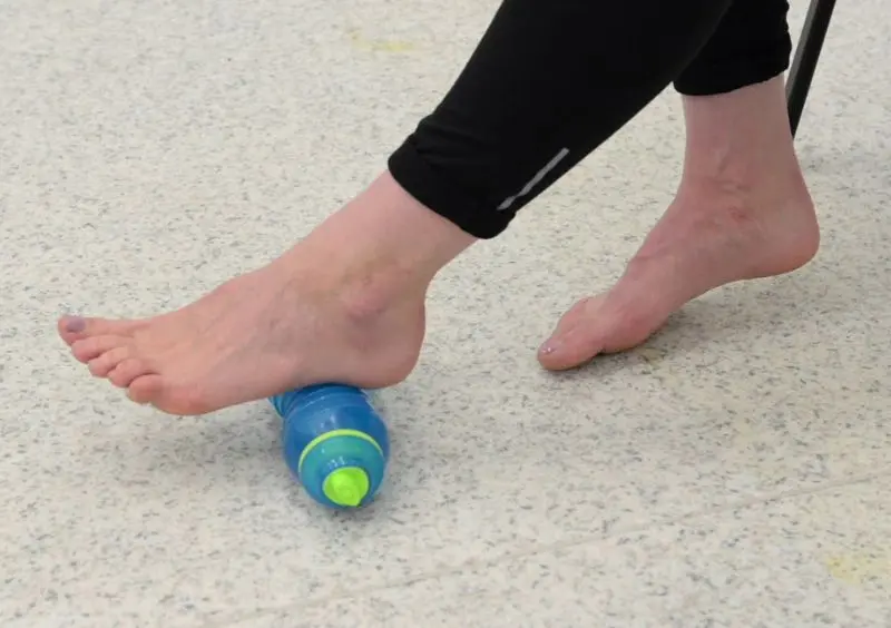 Ice therapy eases heel pain and reduces plantar fascia swelling
