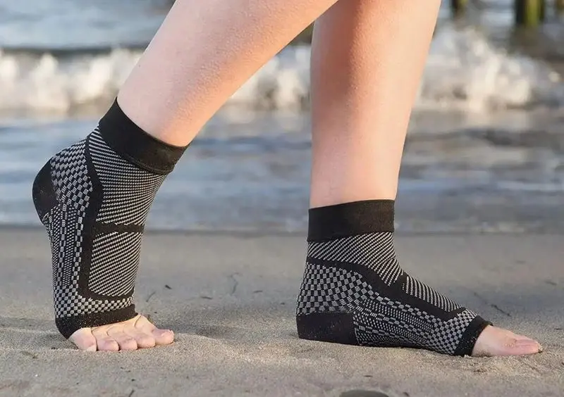Supportive footwear reduces heel stress and pain risk