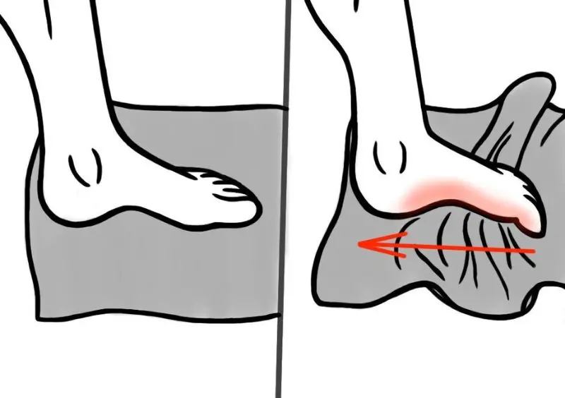 Towel scrunches strengthen small muscles in the foot